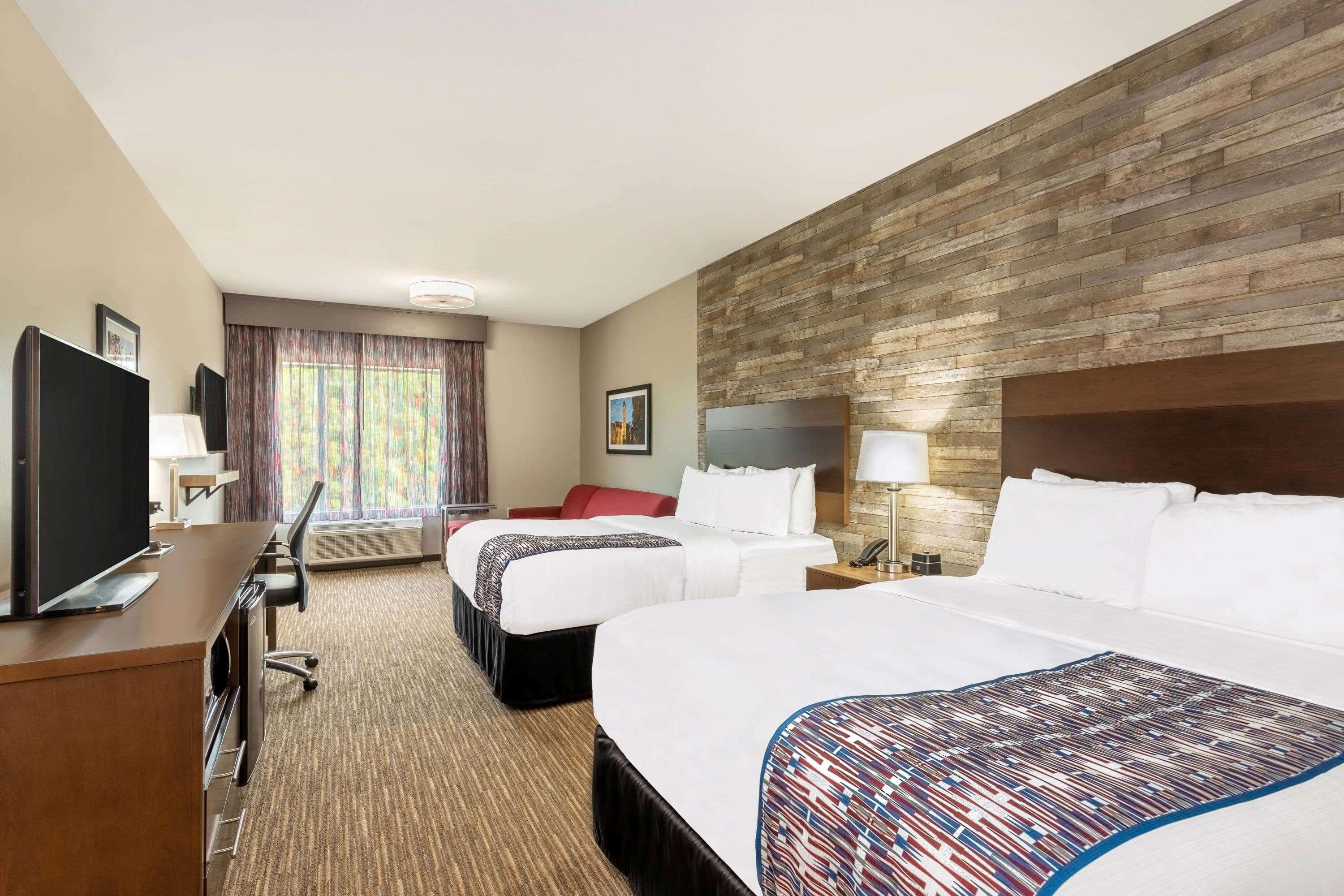 La Quinta Inn And Suites By Wyndham Bloomington Exterior photo