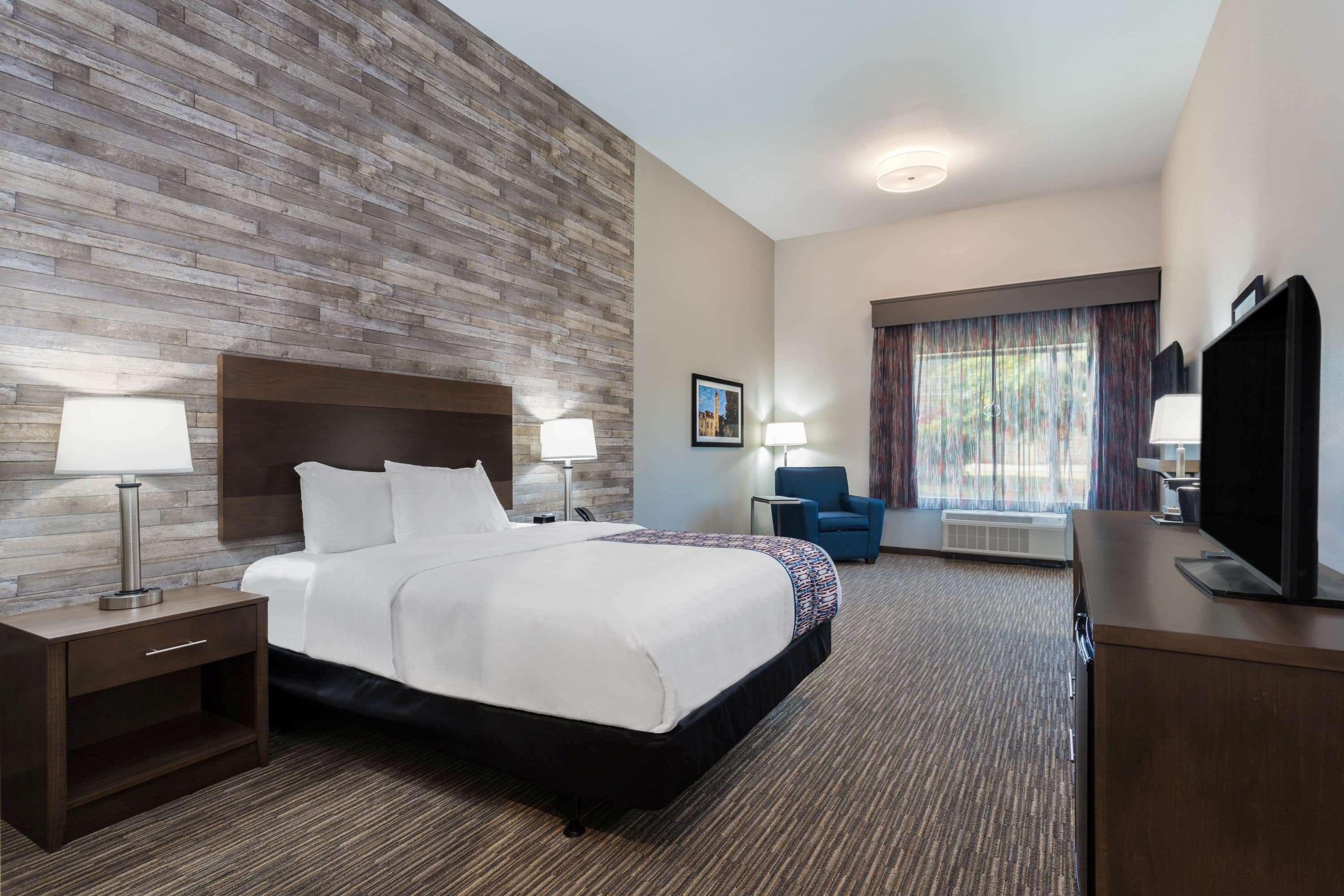 La Quinta Inn And Suites By Wyndham Bloomington Exterior photo