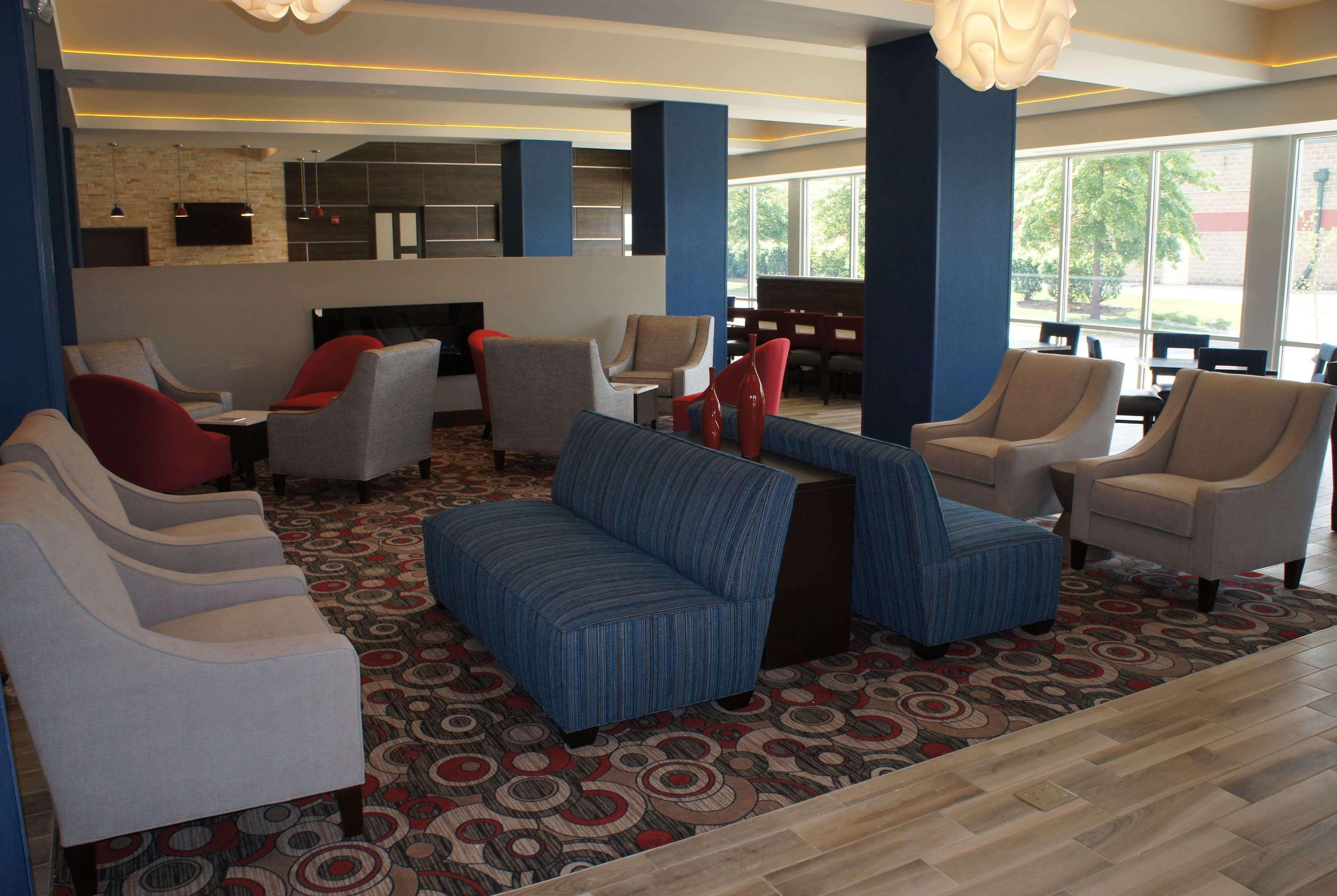 La Quinta Inn And Suites By Wyndham Bloomington Exterior photo