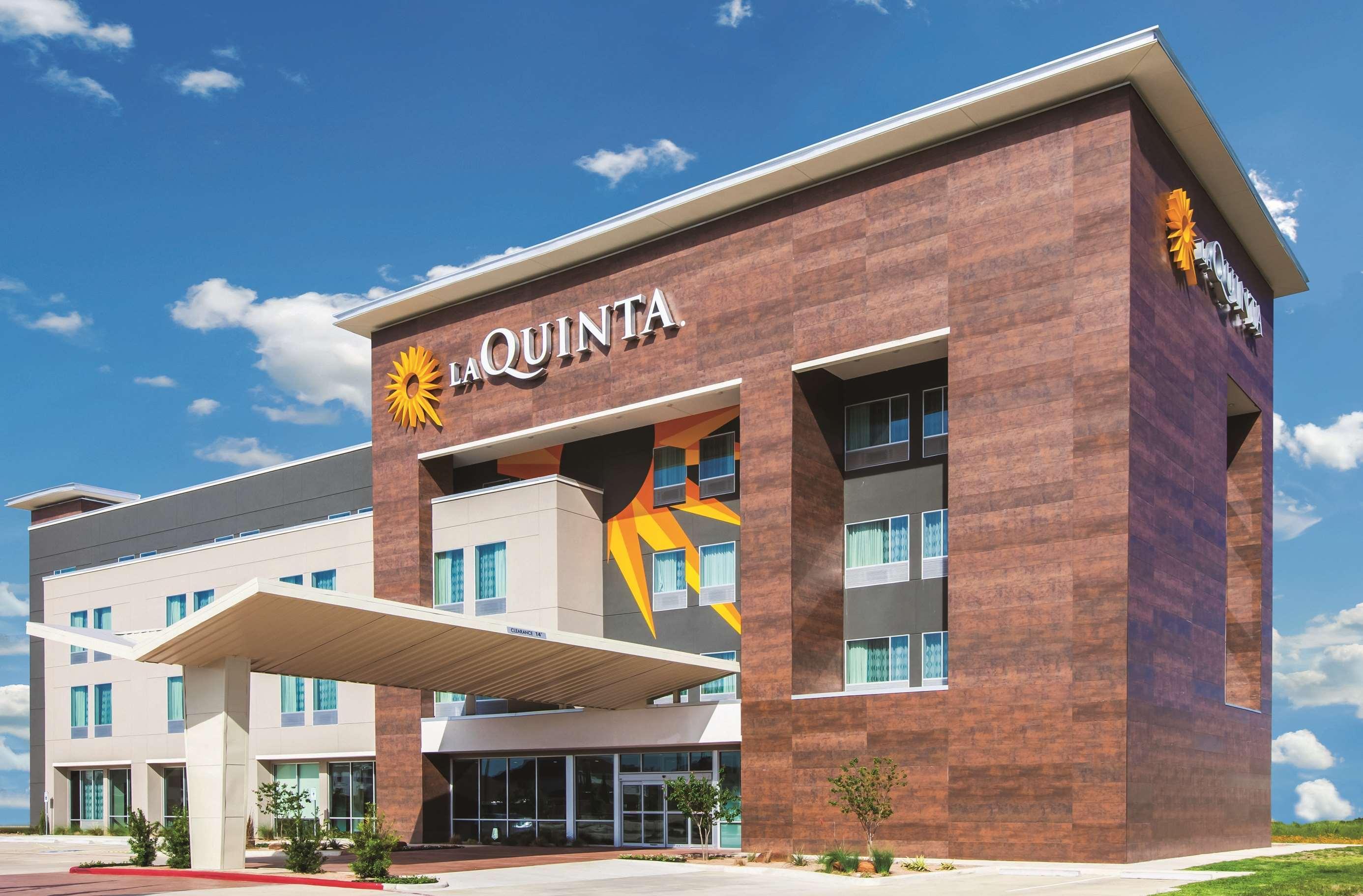 La Quinta Inn And Suites By Wyndham Bloomington Exterior photo