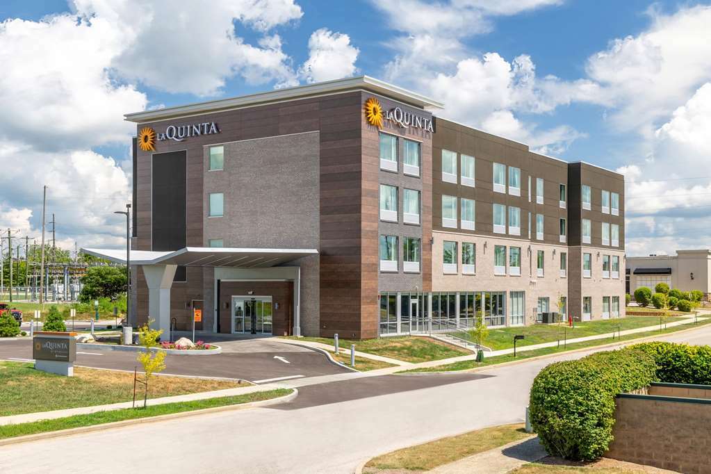 La Quinta Inn And Suites By Wyndham Bloomington Exterior photo